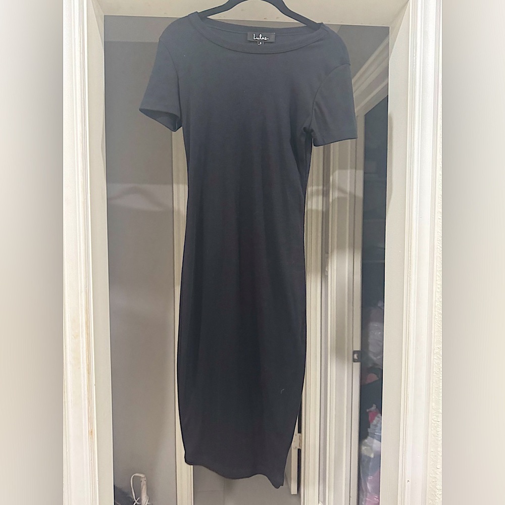 Lulus Black Like Minded Bodycon Midi Dress (Size S) WORN ONCE🖤🖤🖤 
t shirt dress